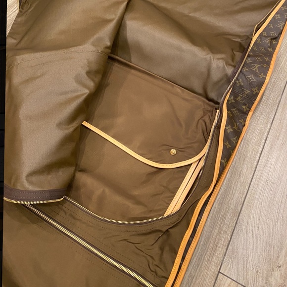 🚫SOLD🚫 LOUIS VUITTON Garment Bag - Picture 8 of 13